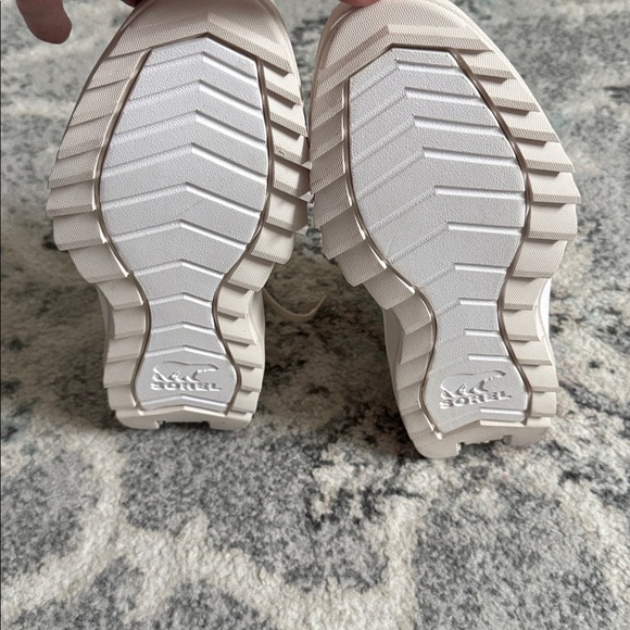 Sorel Women's ONA 718 Mid Sneaker shoe in the "Chalk, Hyper Blue" colorway - Picture 5 of 11